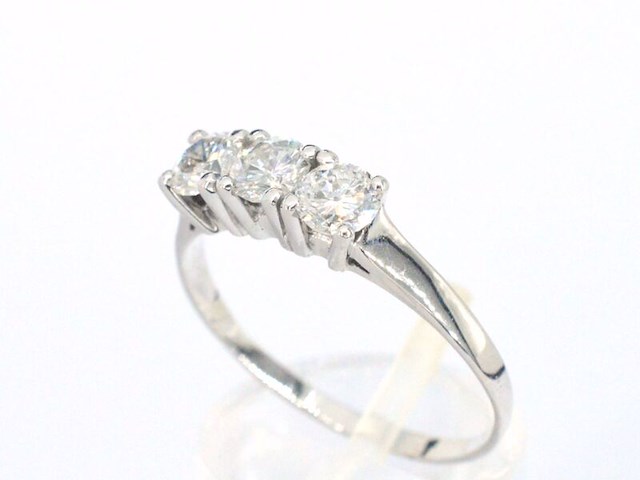 Gouden trinity ring met diamanten - afbeelding 4 van  10