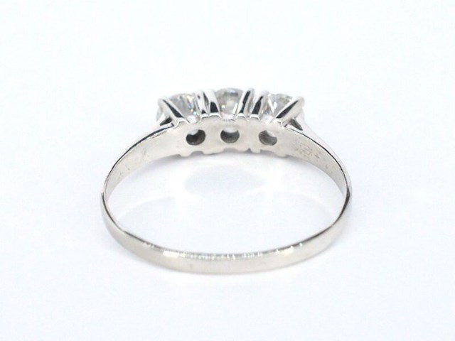 Gouden trinity ring met diamanten - afbeelding 8 van  10