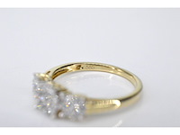 Gouden trinity ring met diamanten - afbeelding 5 van  7