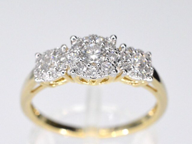 Gouden trinity ring met diamanten - afbeelding 1 van  7