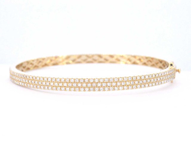 Gouden vaste armband met briljant geslepen diamant - afbeelding 1 van  9