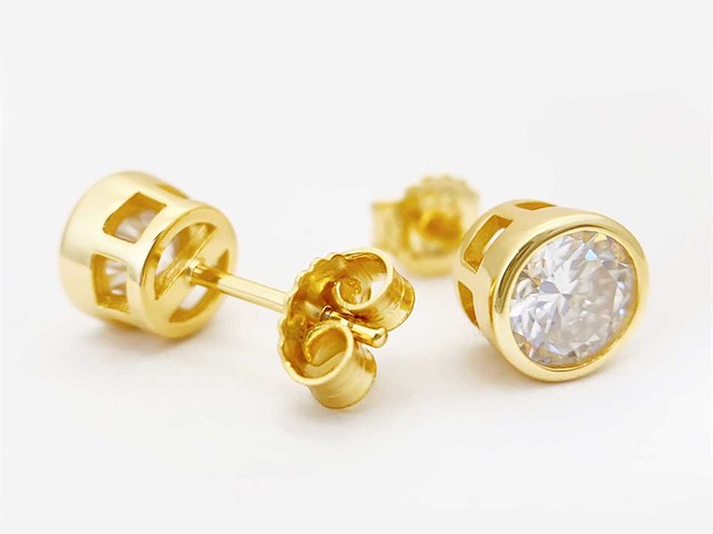 Goudkleurige solitaire oorbellen bezet met briljanten 2.00 carat - afbeelding 5 van  9
