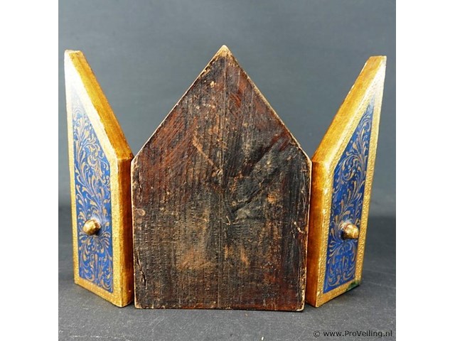 Goudverguld houten drieluik, waarschijnlijk een florentijns reisaltaartje uit de 20e eeuw, met voorstellingen van de madonna met kind - afbeelding 3 van  5