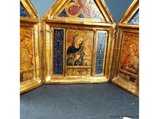 Goudverguld houten drieluik, waarschijnlijk een florentijns reisaltaartje uit de 20e eeuw, met voorstellingen van de madonna met kind - afbeelding 4 van  5