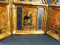 Goudverguld houten drieluik, waarschijnlijk een florentijns reisaltaartje uit de 20e eeuw, met voorstellingen van de madonna met kind - afbeelding 4 van  5