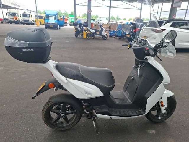 Govecs - bromscooter - scooter - afbeelding 17 van  20
