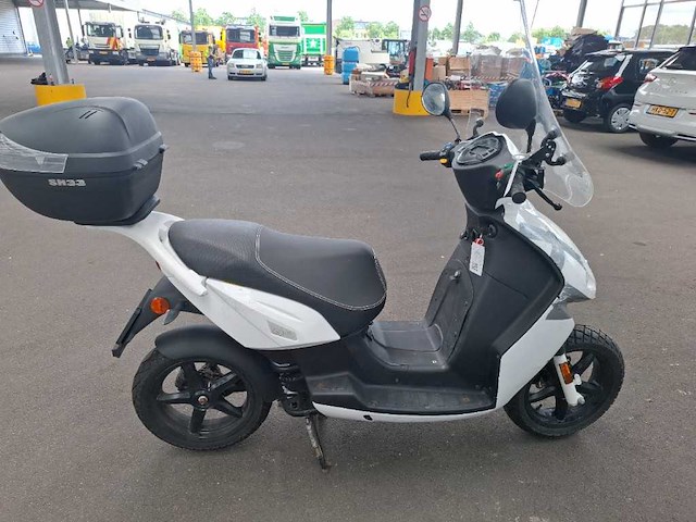 Govecs - bromscooter - scooter - afbeelding 13 van  16