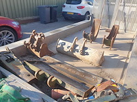 Graafbakken sw05 en hydraulische breekhamer (5x) - afbeelding 1 van  9