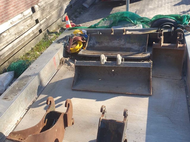 Graafbakken sw05 en hydraulische breekhamer (5x) - afbeelding 3 van  9