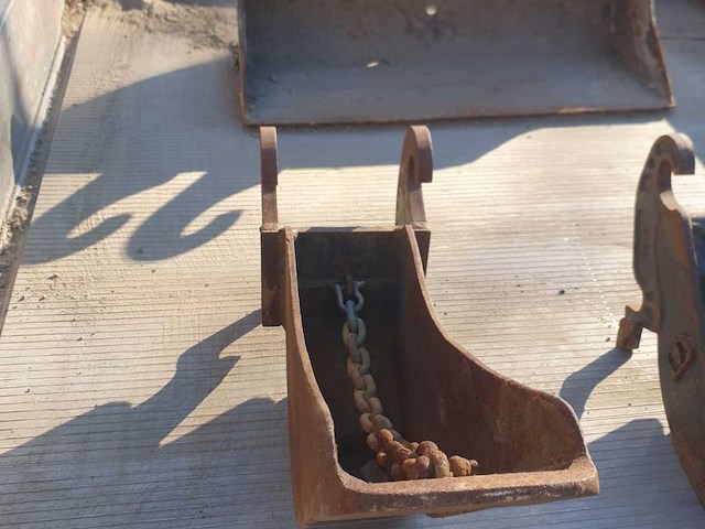 Graafbakken sw05 en hydraulische breekhamer (5x) - afbeelding 8 van  9