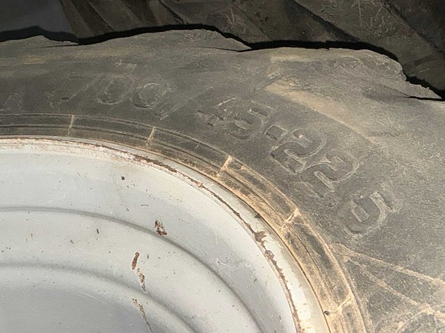 Graafmachine banden set 10-gaats velg 700/45-22.5 - afbeelding 9 van  22