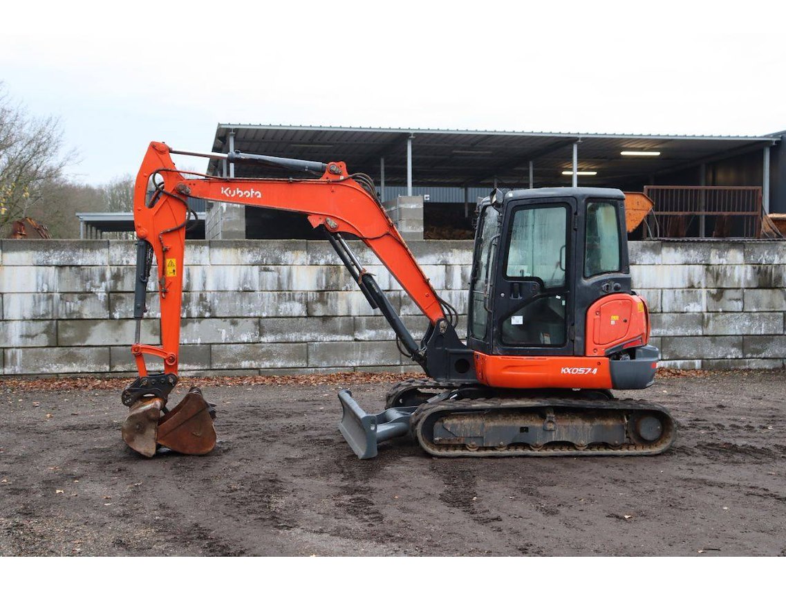 Graafmachines - heftrucks - hoogwerkers - wielladers - voertuigen