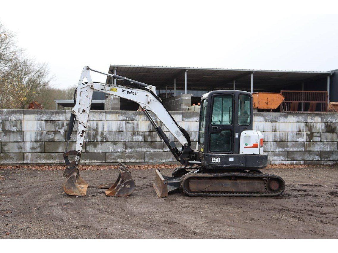 Graafmachines - heftrucks - hoogwerkers - wielladers - voertuigen