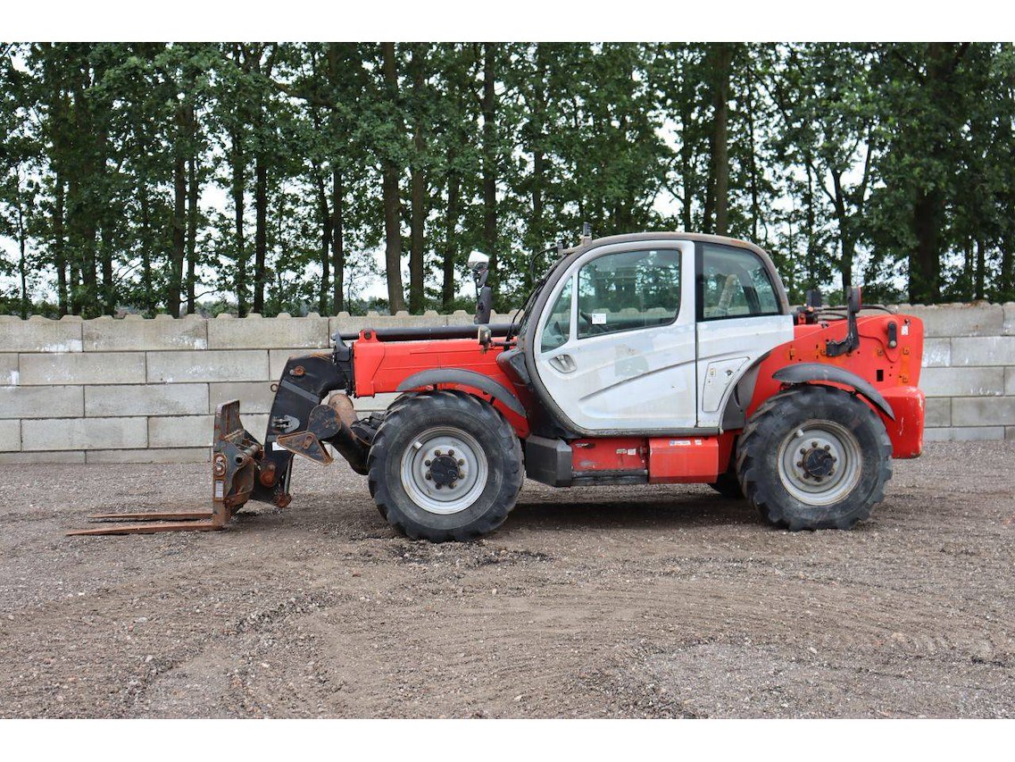 Graafmachines - heftrucks - hoogwerkers - wielladers - voertuigen