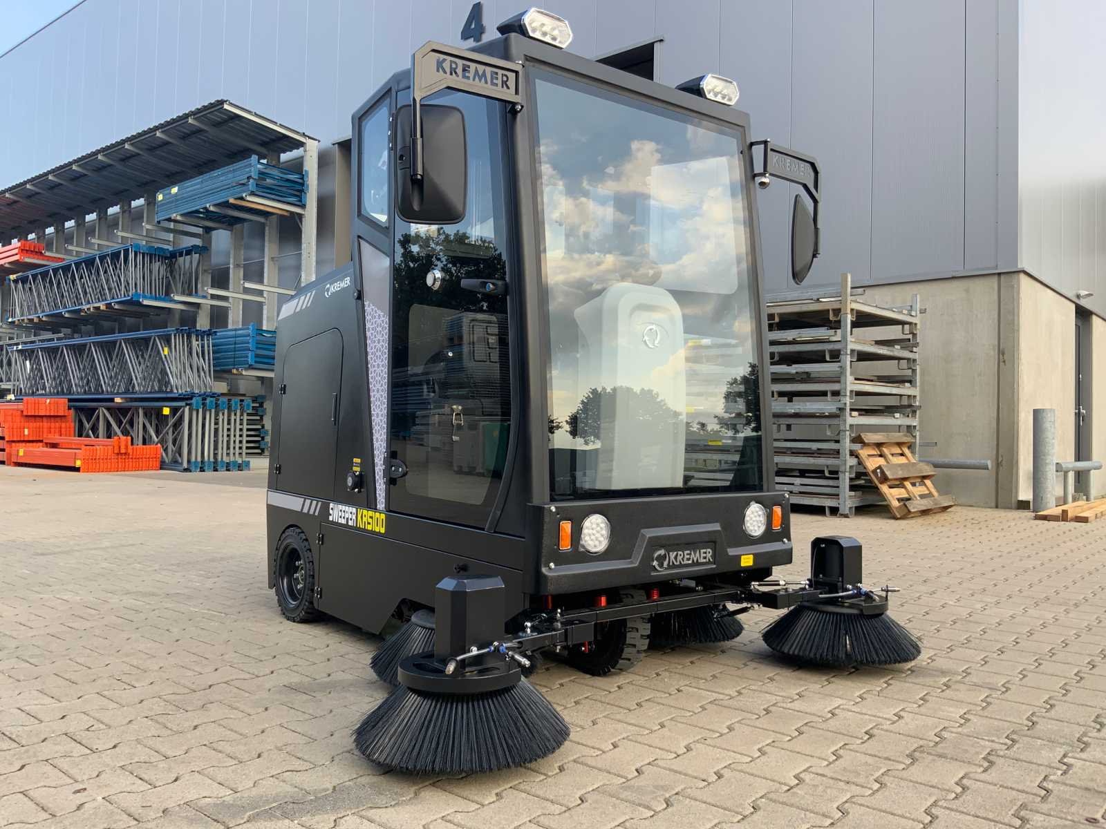 Graafmachines, generatoren, opslag units, kasten en zakelijke goederen
