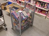 Grabbeltonproducten in verrijdbare winkelmand, inclusief mand. - afbeelding 1 van  2