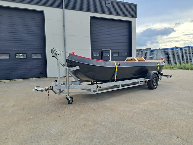 Grachtensloep met 8 pk 1 cilinder deutz diesel motor en trailer - afbeelding 1 van  66