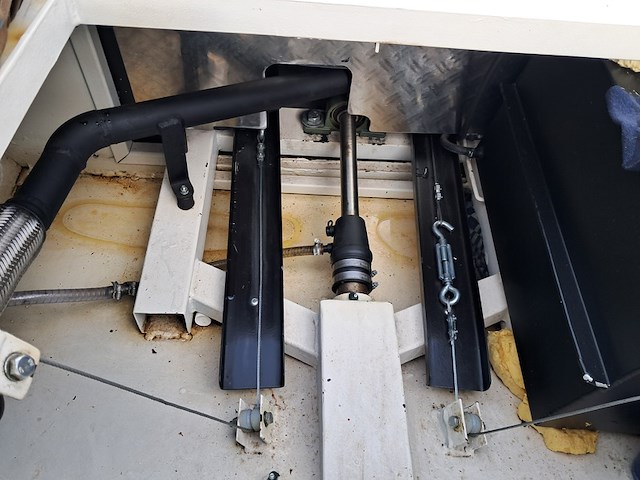 Grachtensloep met 8 pk 1 cilinder deutz diesel motor en trailer - afbeelding 15 van  66
