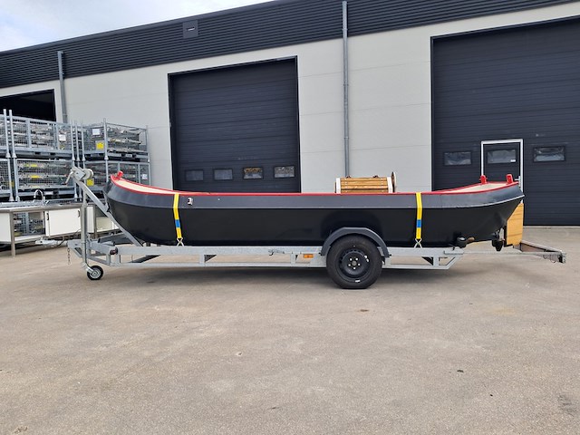 Grachtensloep met 8 pk 1 cilinder deutz diesel motor en trailer - afbeelding 12 van  66