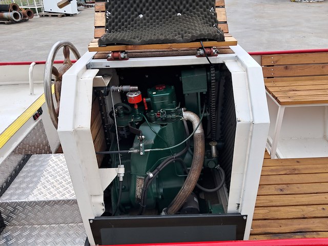 Grachtensloep met 8 pk 1 cilinder deutz diesel motor en trailer - afbeelding 27 van  66