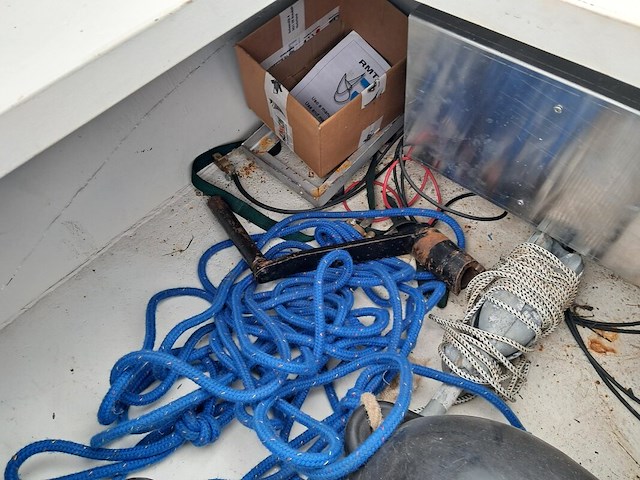 Grachtensloep met 8 pk 1 cilinder deutz diesel motor en trailer - afbeelding 36 van  66
