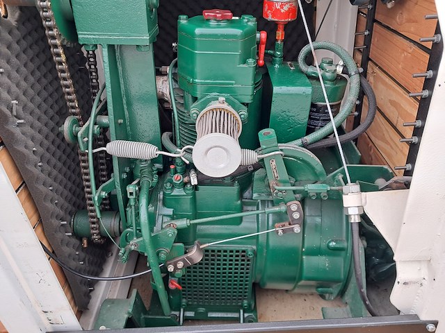 Grachtensloep met 8 pk 1 cilinder deutz diesel motor en trailer - afbeelding 39 van  66