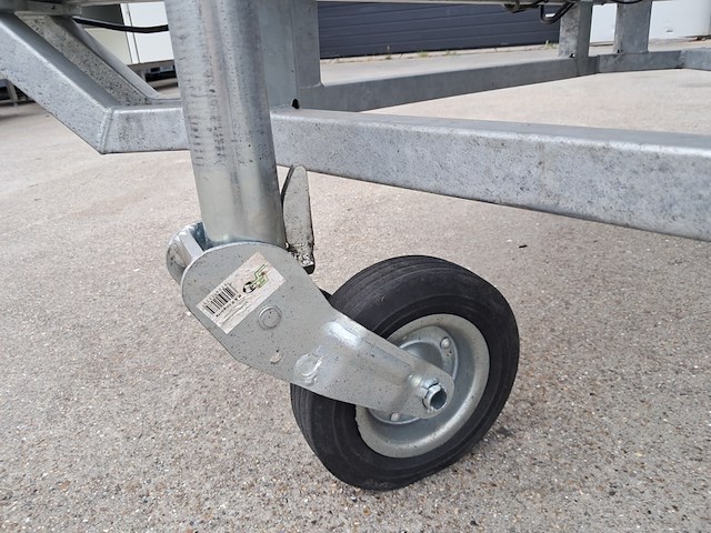 Grachtensloep met 8 pk 1 cilinder deutz diesel motor en trailer - afbeelding 48 van  66
