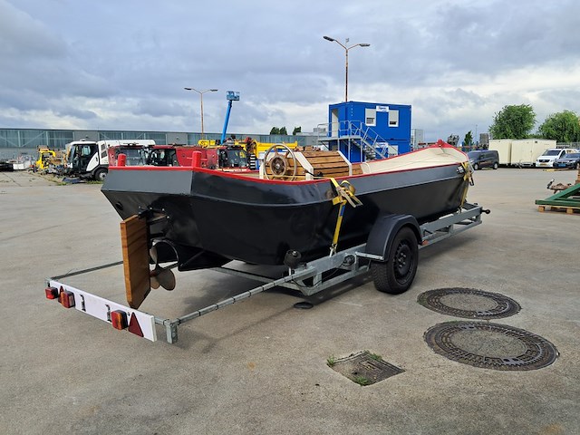 Grachtensloep met 8 pk 1 cilinder deutz diesel motor en trailer - afbeelding 45 van  66