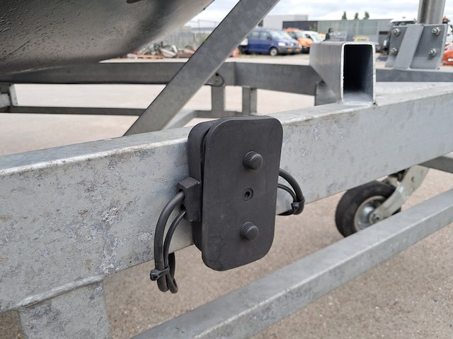 Grachtensloep met 8 pk 1 cilinder deutz diesel motor en trailer - afbeelding 63 van  66