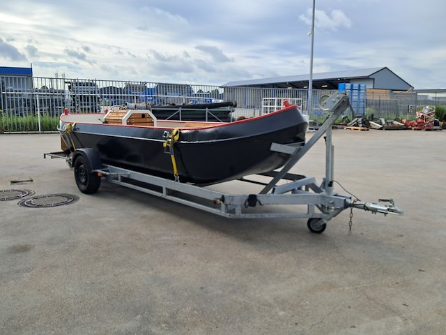 Grachtensloep met 8 pk 1 cilinder deutz diesel motor en trailer - afbeelding 64 van  66