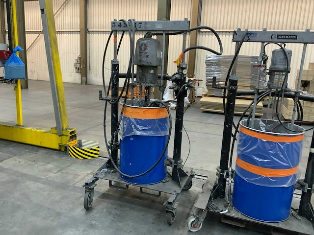 Graco series h97a pneumatische mobiele kitspuit - afbeelding 1 van  3