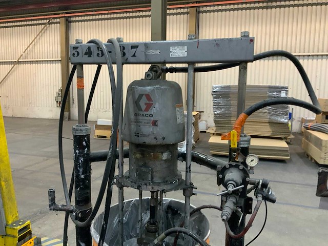 Graco series h97a pneumatische mobiele kitspuit - afbeelding 2 van  3