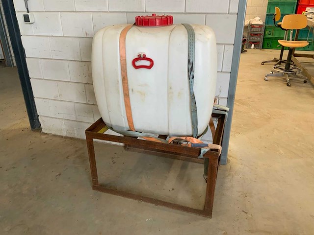 Graf 200liter kunststof spuittank inclusief frame - afbeelding 3 van  5