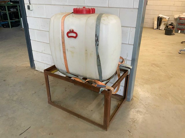 Graf 200liter kunststof spuittank inclusief frame - afbeelding 4 van  5
