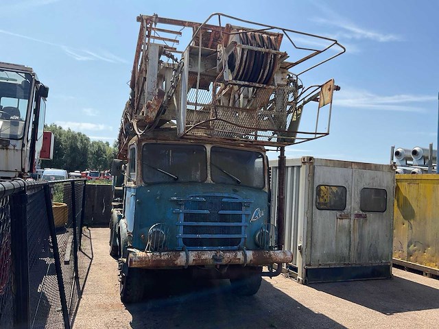 Gräf & stift l200 vrachtwagen met boorstatief "mobile drilling rig on truck" - afbeelding 8 van  15