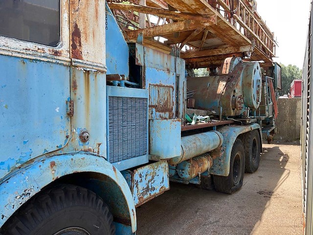 Gräf & stift l200 vrachtwagen met boorstatief "mobile drilling rig on truck" - afbeelding 9 van  15