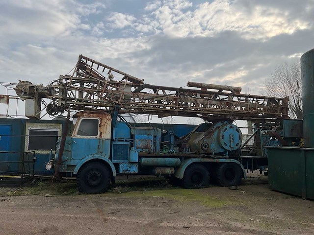 Graf & stift l200 vrachtwagen uitgerust met boorinstallatie. - afbeelding 10 van  17