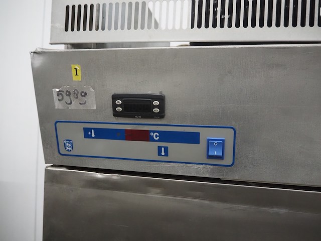 Gram - afbeelding 6 van  9