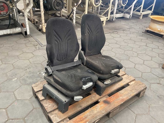 Grammer heftruck stoel (2x) - afbeelding 1 van  1