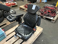 Grammer heftruckstoel met bedieningsknoppen - afbeelding 6 van  8