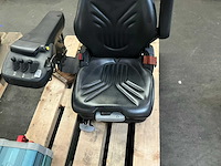 Grammer heftruckstoel met bedieningsknoppen - afbeelding 7 van  8