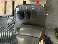 Grammer heftruckstoel met bedieningsknoppen - afbeelding 4 van  8