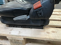 Grammer heftruckstoel met bedieningsknoppen - afbeelding 5 van  8