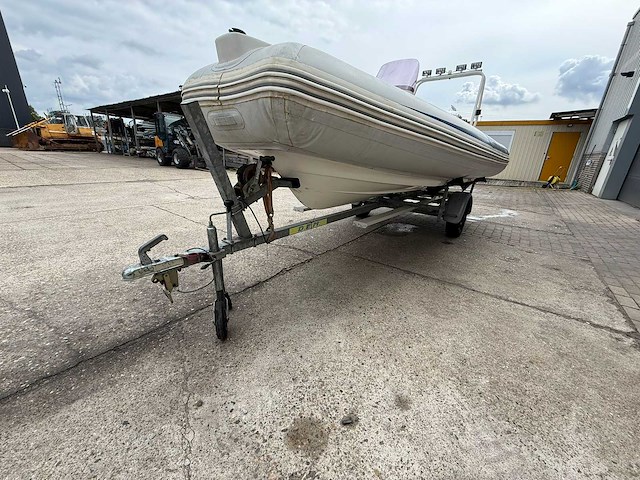 Grand goldenline rib boot met trailer en buitenboordmotor 75pk - afbeelding 13 van  28