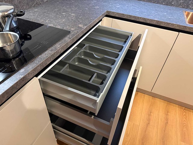 Grando - a serie 4000 - showroomkeuken - afbeelding 3 van  26