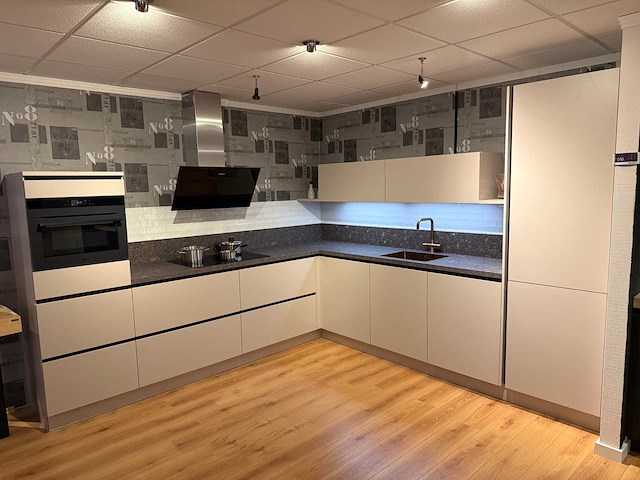 Grando - a serie 4000 - showroomkeuken - afbeelding 1 van  26