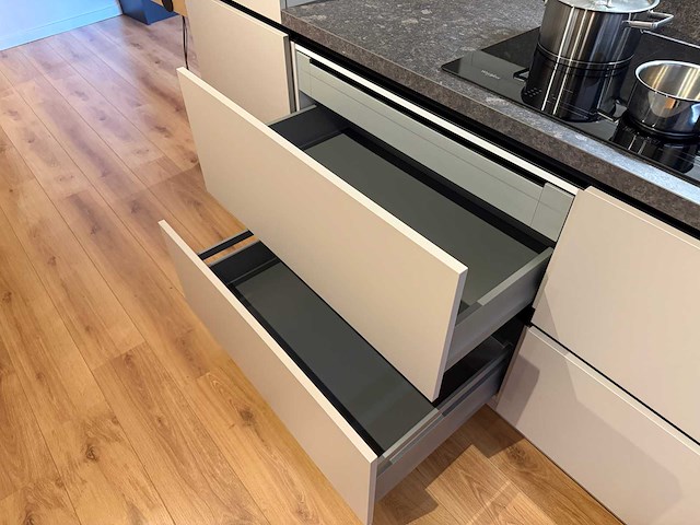 Grando - a serie 4000 - showroomkeuken - afbeelding 25 van  26