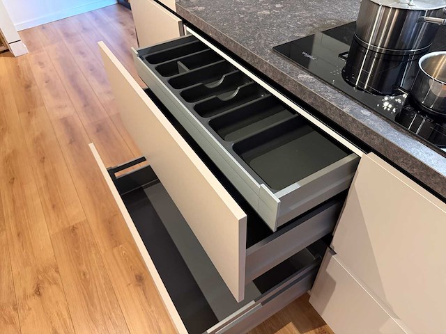Grando - a serie 4000 - showroomkeuken - afbeelding 26 van  26