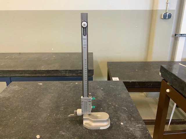 Granieten laboratoriumtafel met hoogtemeter - afbeelding 1 van  3