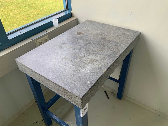 Granieten laboratoriumtafel - afbeelding 2 van  2
